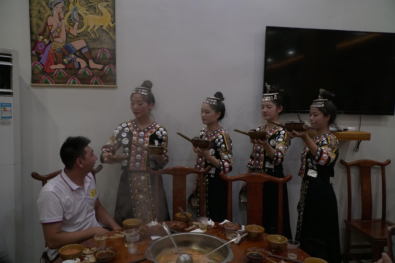 16 帥哥，來(lái)個(gè)高山流水感受貴州人民的熱情好客吧