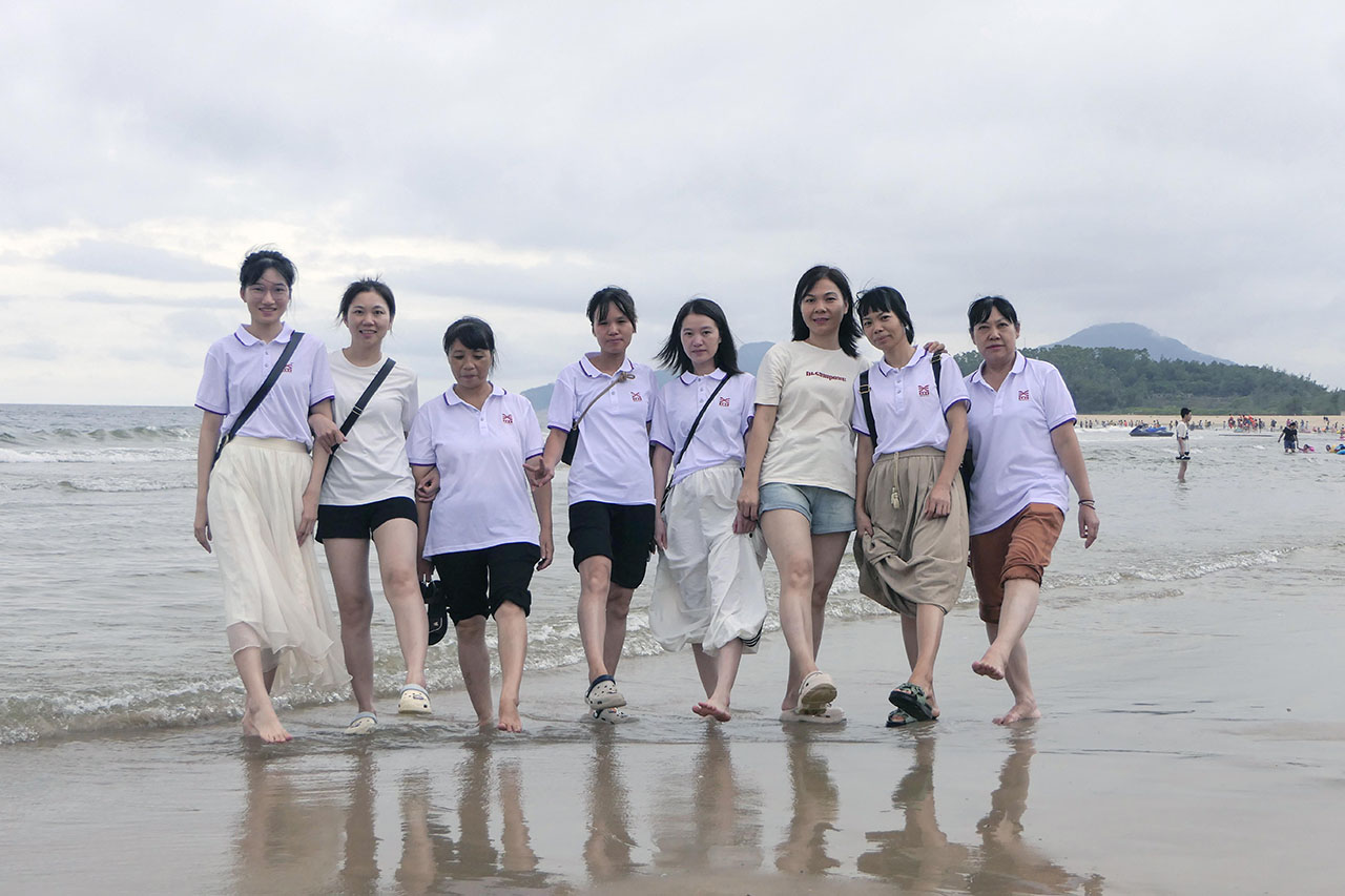 05 陽光、沙灘，少不了美女