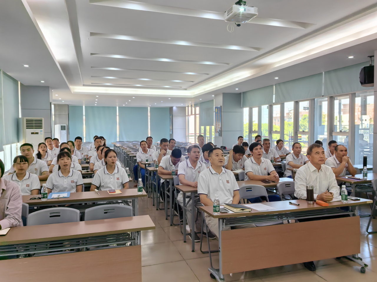 00 會議現(xiàn)場